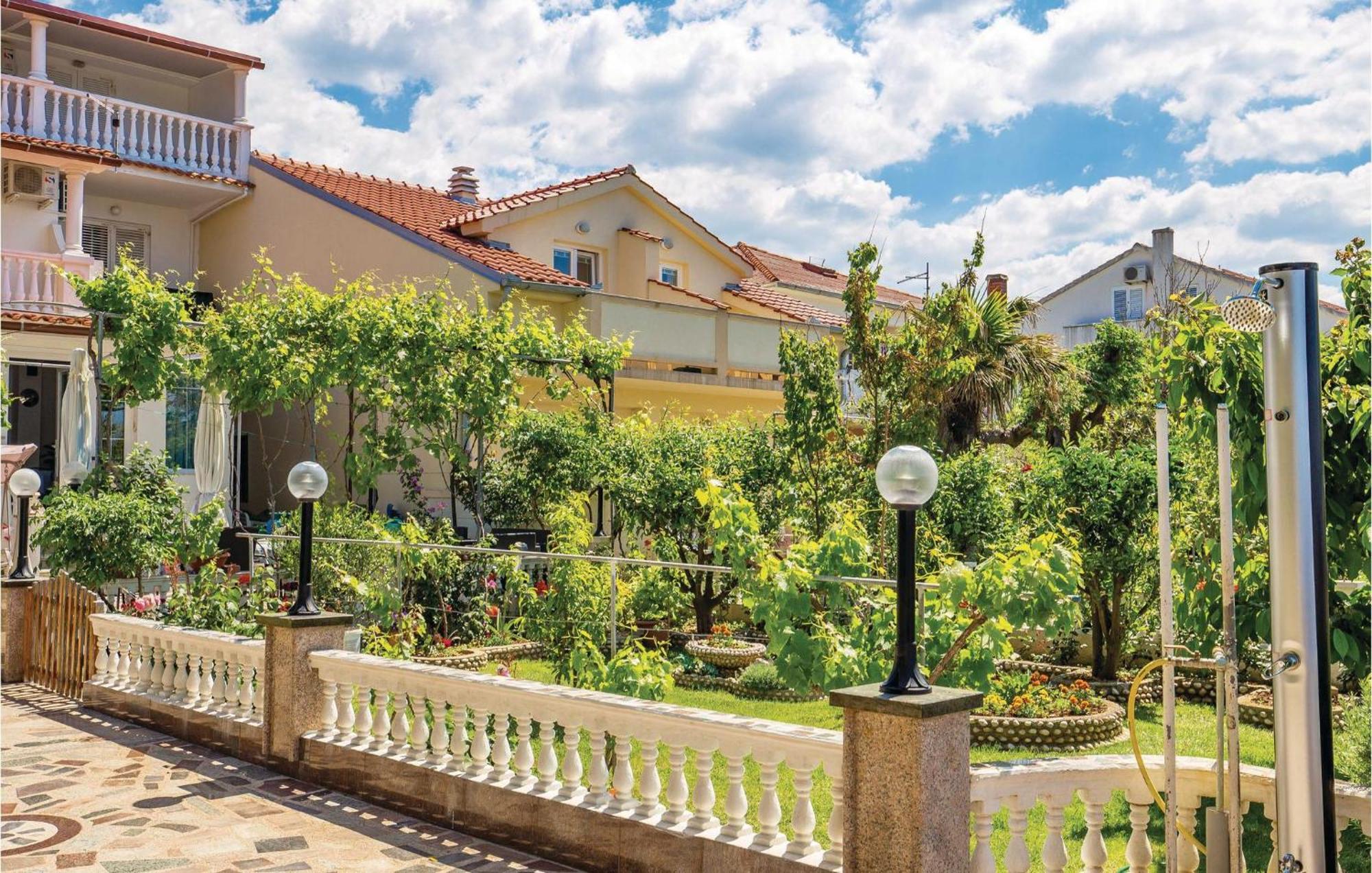 Nice Apartment In Rab With Kitchen Barbat na Rabu Esterno foto