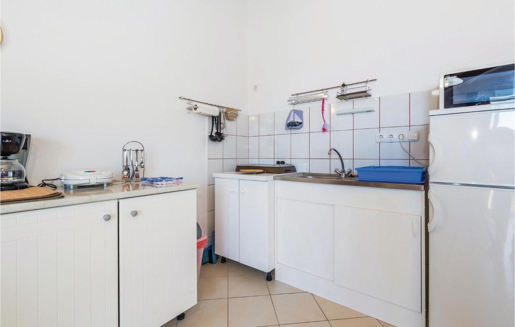 Nice Apartment In Rab With Kitchen Barbat na Rabu Esterno foto